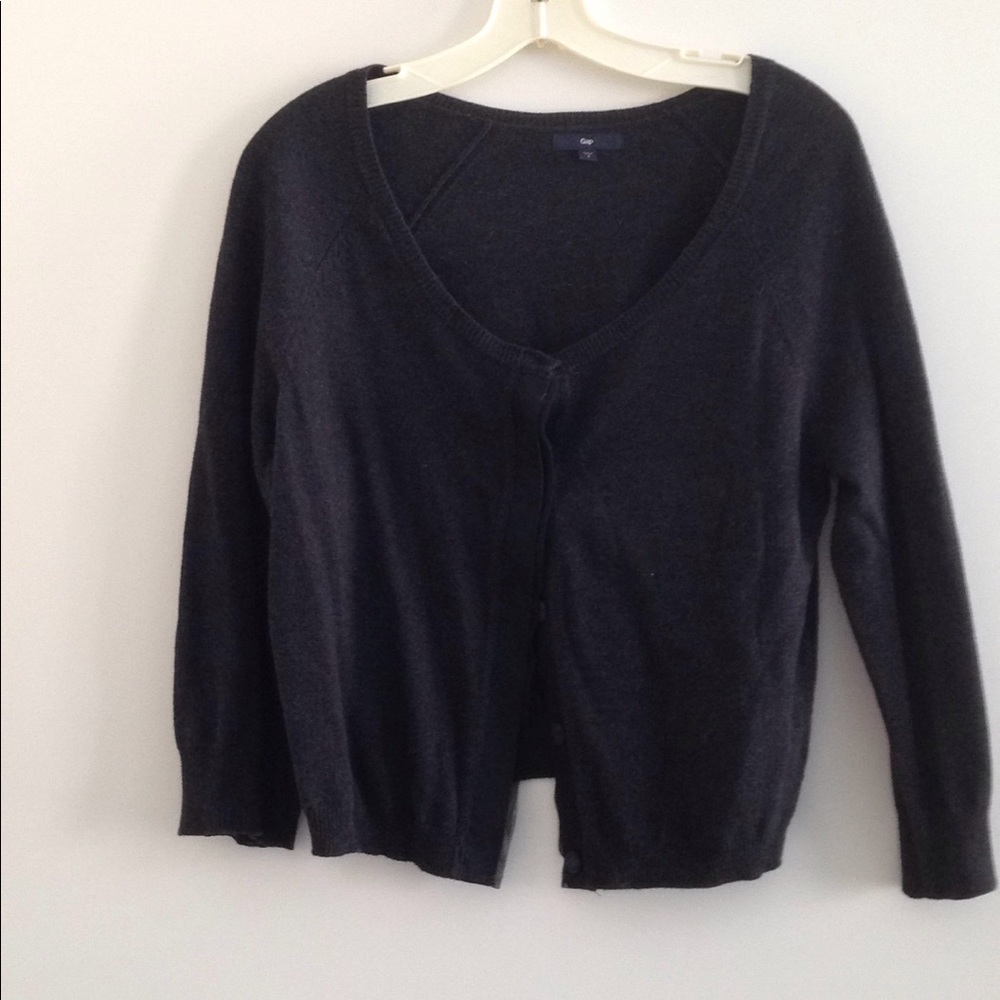 Three-quarter length scoopneck sweater